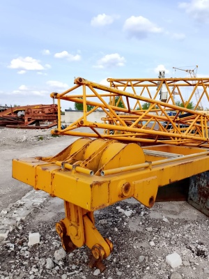 Срела на кран Либхер 883