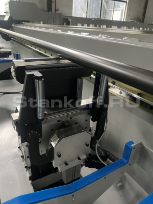 Лазерный труборез с наклонной головой и с автомат. системой погрузки A16-CA/3000 Raycus 5-Axis UNI