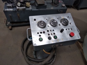 Вертикально-фрезерный станок МА655 У