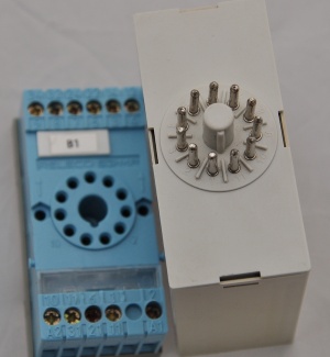 Контроллер OMRON CQM1-CPU51 и модули, память, блоки питания к нему, CP1L-M60DR-A, реле Moeller Eaton DILER-31,DILER-22-G,DILEM-01-G,PKZM0-4