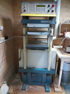 Станок АПВМ-904 пресс вулканизационный