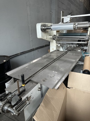 Горизонтальная упаковочная машина Флоу Пак- Bronko