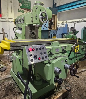 Широкоуниверсальный фрезерный станок 6Т83Ш