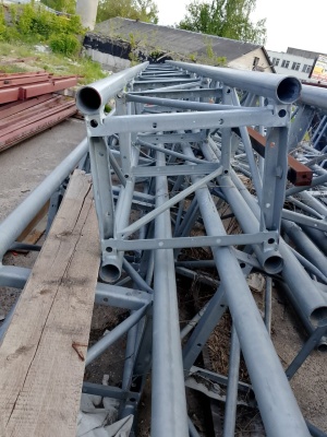 Транспортно-фасадный подьемник Hek МСМ 32,6*1,5-2,7 двухмачтовая