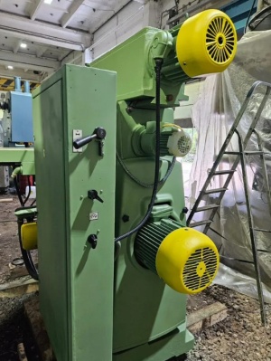 Широкоуниверсальный фрезерный станок 6Т83Ш