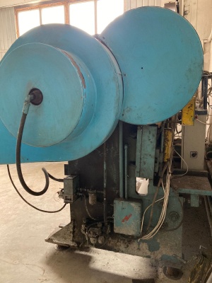 НА3121 Ножницы гильотинные с наклонным ножом для листового металла