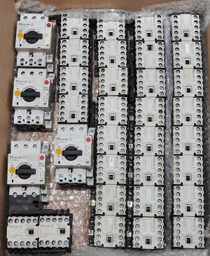 Контроллер OMRON CQM1-CPU51 и модули, память, блоки питания к нему, CP1L-M60DR-A, реле Moeller Eaton DILER-31,DILER-22-G,DILEM-01-G,PKZM0-4