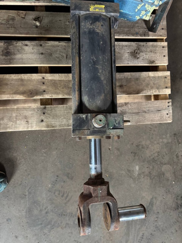 Пневматический цилиндр