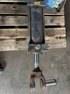 Пневматический цилиндр