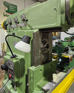 Широкоуниверсальный фрезерный станок 6Т83Ш