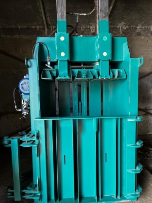 Пресс-пакетировщик вертикальный Кубер-30В с гидрозамком