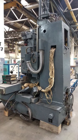 Вертикально-фрезерный станок МА655 У