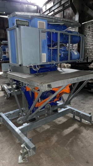 Транспортно-фасадный подьемник Hek МСМ 32,6*1,5-2,7 двухмачтовая