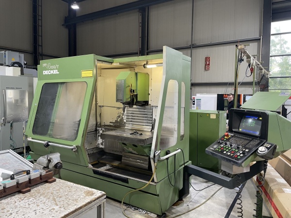 Фрезерный обрабатывающий центр с ЧПУ DECKEL FP 4 CCT CNC