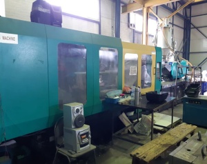 термопластавтомат LOG 500-A8. Бронированные шнек и цилиндр