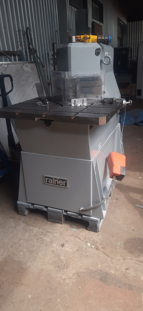 Пневматический угловырубной станок