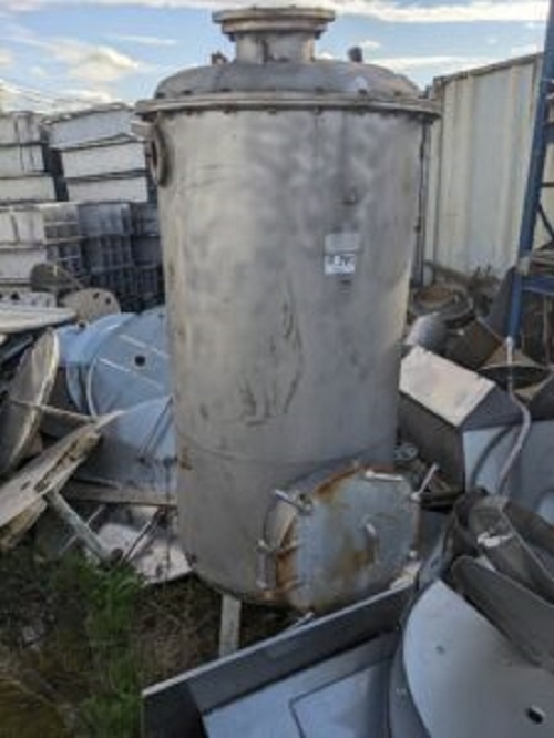 Емкость нержавеющая, объем — 0,7 куб.м., вертикальная, инв 791