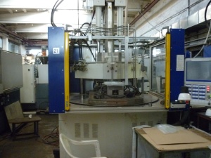 Вертикальный термопластавтомат 200 т. 470 гр