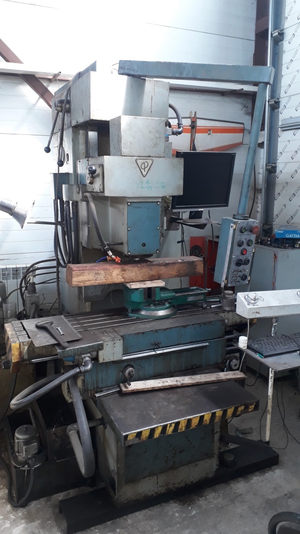 Вертикально-фрезерный станок 6520