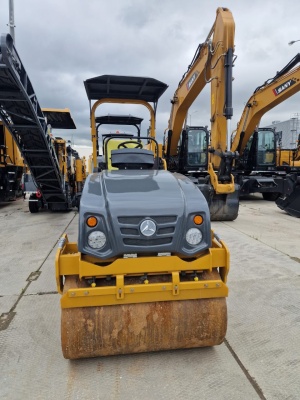 Koмбиниpoванный дорожный каток SАNY SZR50С-8