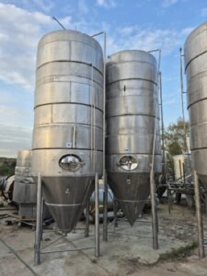 Емкости нержавеющие, объем — 7 куб.м., ЦКТ, рубашка, инв 3595