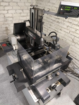 Проволочно-вырезной станок многопроходной струйного типа с шаговыми двигателями М250