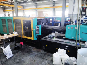 термопластавтомат LOG 500-A8. Бронированные шнек и цилиндр