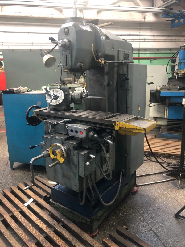 Вертикально-фрезерный 6Р10