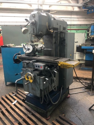 Вертикально-фрезерный 6Р10