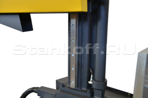 Двухколонный полуавтоматический ленточнопильный станок BMSY 330C