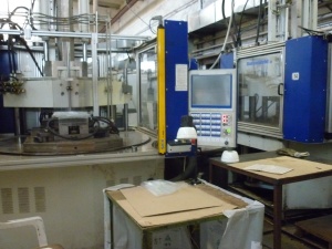 Вертикальный термопластавтомат 200 т. 470 гр