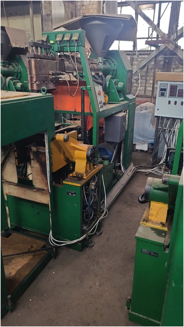 Экструзионно-выдувная машина Chodos 04141, модернизированная