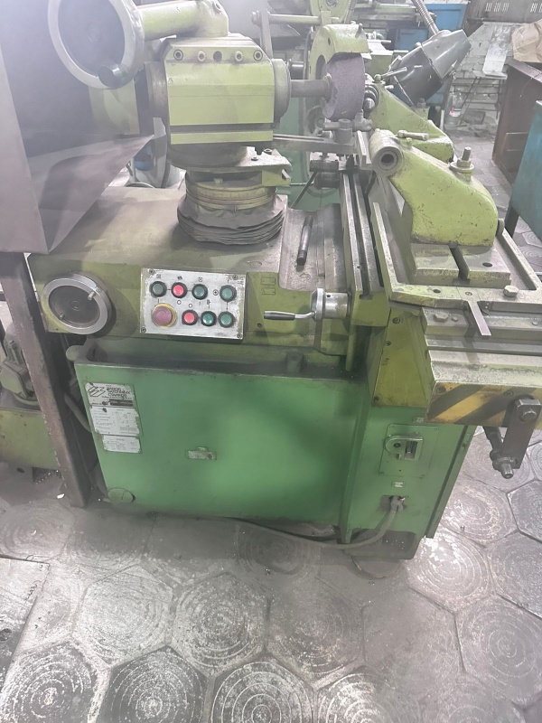 Универсально-заточной станок 3Е642Е