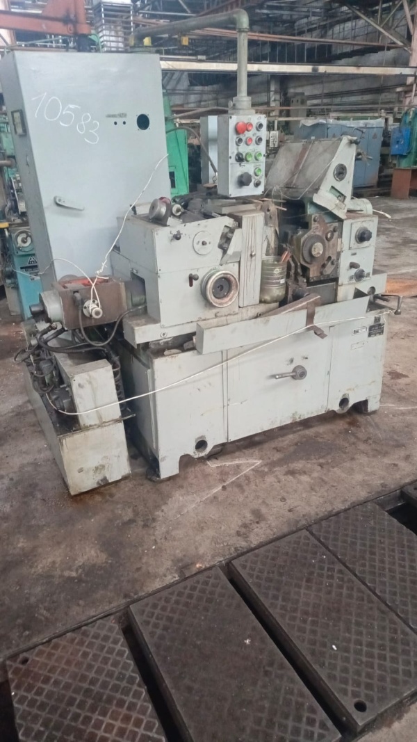 Бесцентрошлифовальный станок 3М182