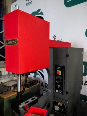 Станок для запрессовки крепежа модели: JFP-618 и JFP-824