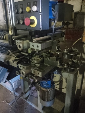 Полуавтоматический сборочный станок для пружинных блоков