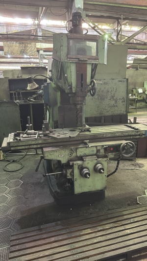 Вертикально-фрезерный станок ВМ127М