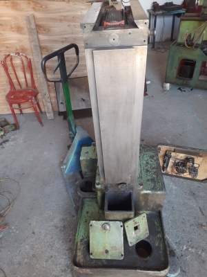 Станина фрезерного станка 676