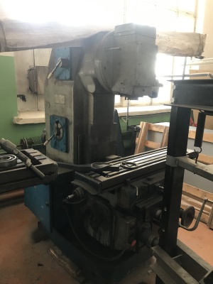 Вертикально-фрезерный станок 6Р11