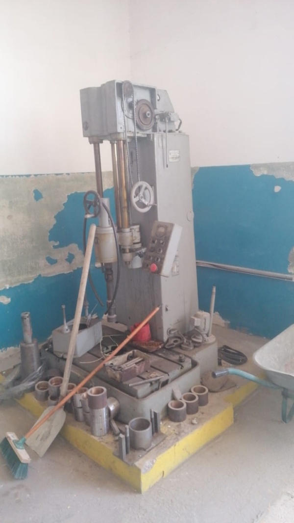 Вертикальный одношпиндельный хонинговальный станок 3Г833