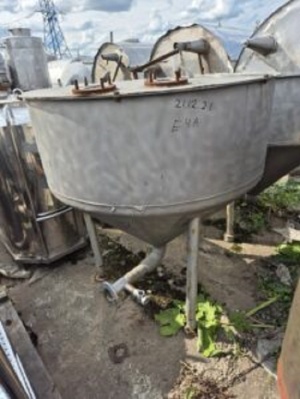 Емкости нержавеющие, объем — 0,6 куб.м., инв 3780