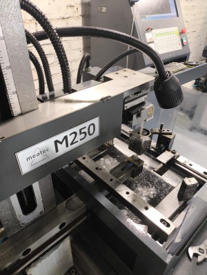 Проволочно-вырезной станок многопроходной струйного типа с шаговыми двигателями М250