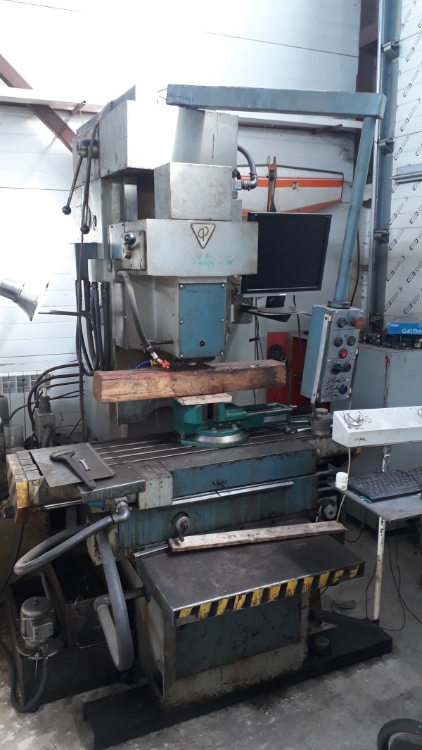 Вертикально-фрезерный 6520Ф336 (стол: 630 * 250 мм)