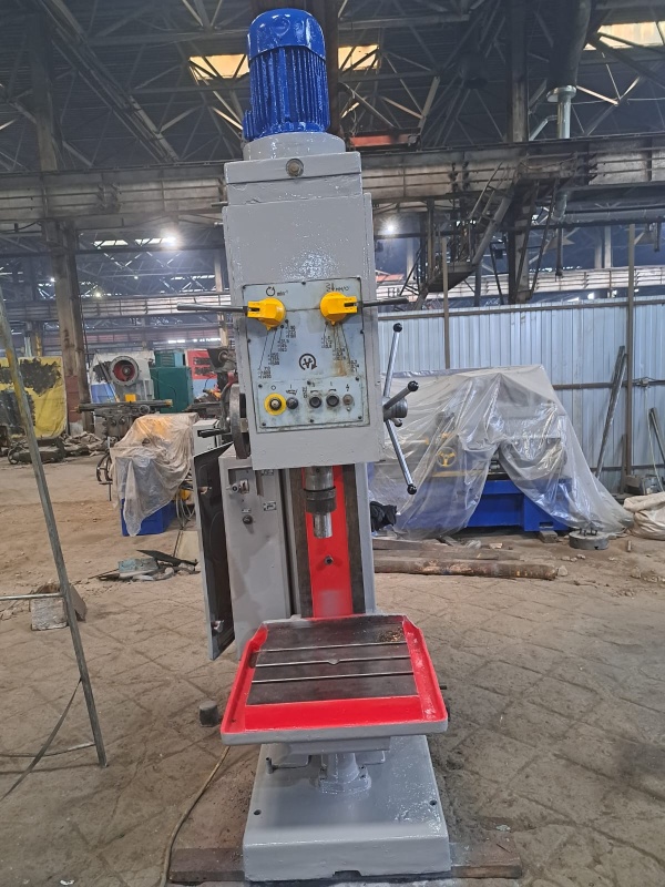 Вертикально-сверлильный станок 2С132