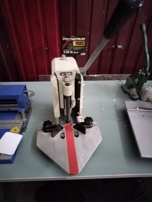 Обрезчик углов (углорез)