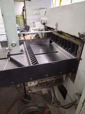 Бумагорезательная машина adast maxima серии MS 80 Гильотинный резак