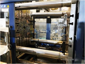 Термопластавтомат DT700