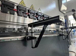 Гидравлический листогибочный пресс KRRASS SPB 135/3200 4 axis