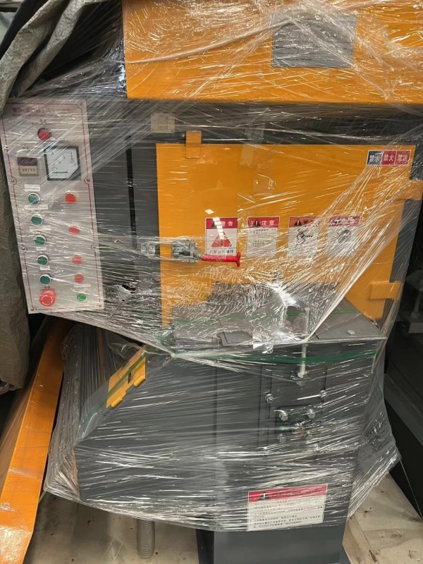 Дробемет барабанного типа с ленточным транспортером Q324