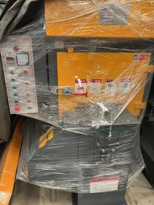 Дробемет барабанного типа с ленточным транспортером Q324